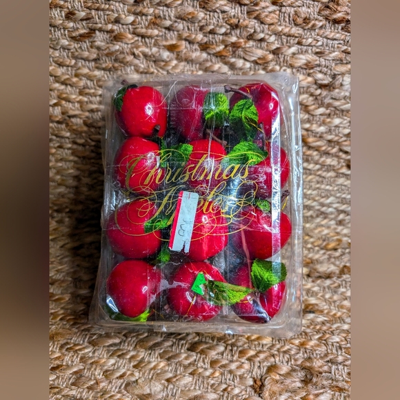 Set Of 23 Miniature Red Apple VINTAGE Ornaments 🍎 Christmas. Size 2.25" - Picture 2 of 4